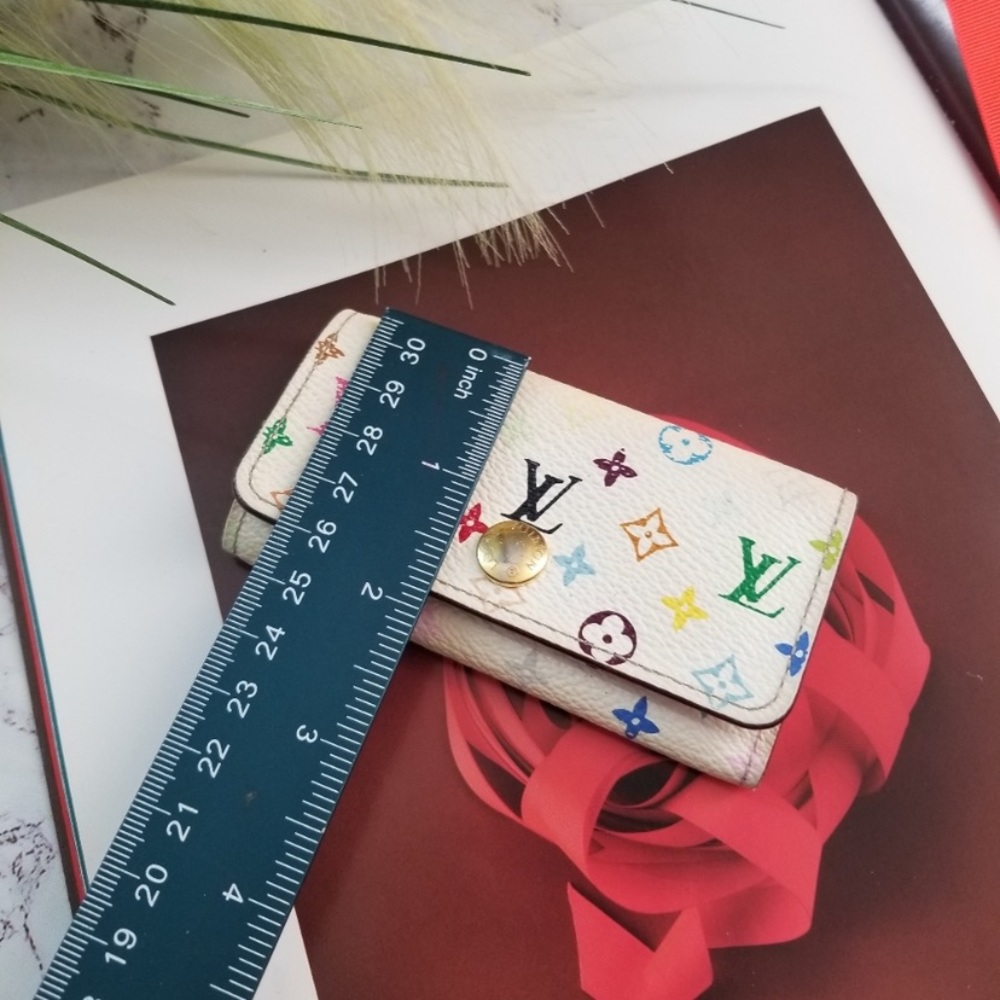 🎊 Closet closing! Hurry..
Authentic LV multi Color key chain and wallets